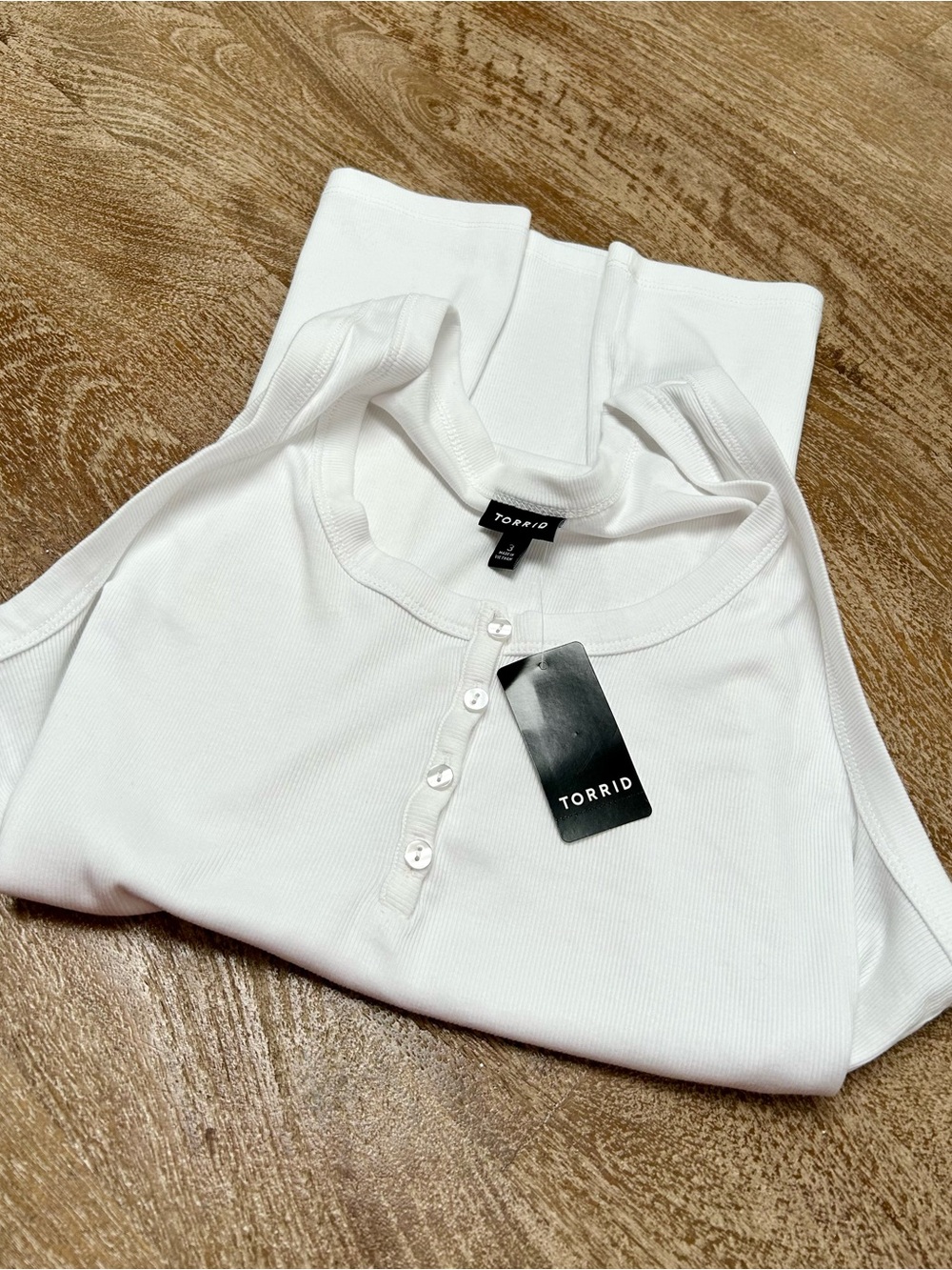 TORRID WOMEN’S WHITE RIBBED HENLEY TANK TOP, BUTTONS, PLUS SZ 3, SCOOP NECK, NWT - Picture 8 of 9